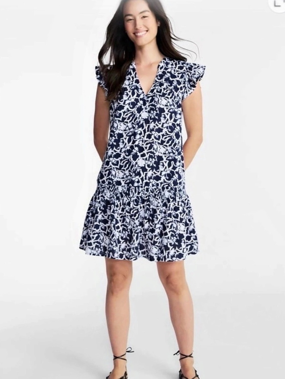 Beautiful women’s Floral Mini Dress in Blue & White size XL. New w/tags